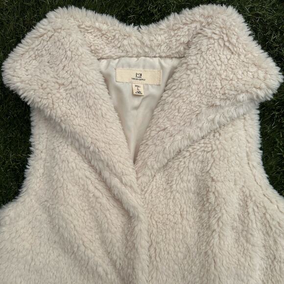 Thread & Supply Faux Fur Puff Vest Ivory Sherpa Sherling Snap Button Closure S - Picture 2 of 11